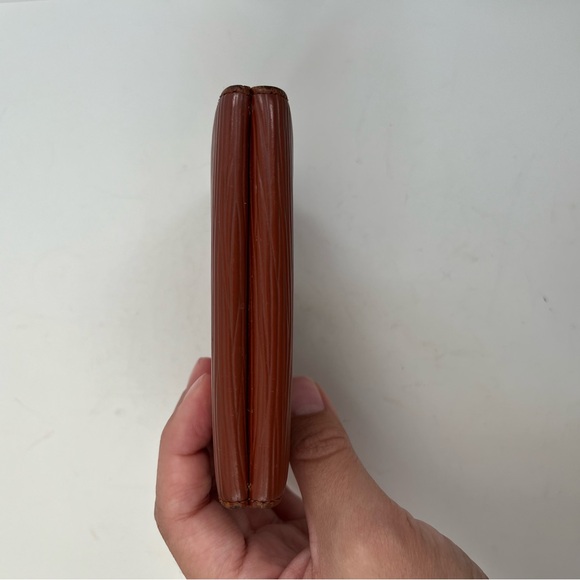 Authentic Louis Vuitton Men’s Burnt Orange Epi Leather Trifold Wallet - Picture 6 of 16